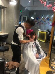 -时尚殿堂明星门店