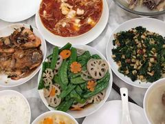 -爱的果实月嫂育婴师(世纪东方店)