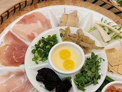 -花馬肆.云南过桥米线(汉神购物广场现场熬汤店)