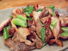 大脚菌炒腊肉-郑件洋芋饭庄
