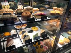 面包甜点陈列柜-星巴克臻选店(澳门伦敦人店)
