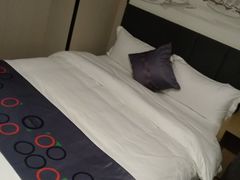 -逸米精选公寓(广州火车站西村地铁站店)