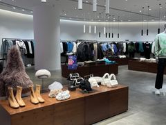 -URBAN REVIVO(上海中庚漫游城店)