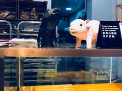 面包甜点陈列柜-WHEN PIGS FLY当猪飞