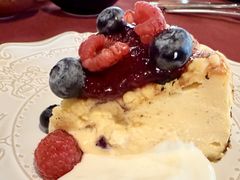 烤莓果巴斯克蛋糕-BROWNSTONE布朗石西班牙餐厅(富城店)