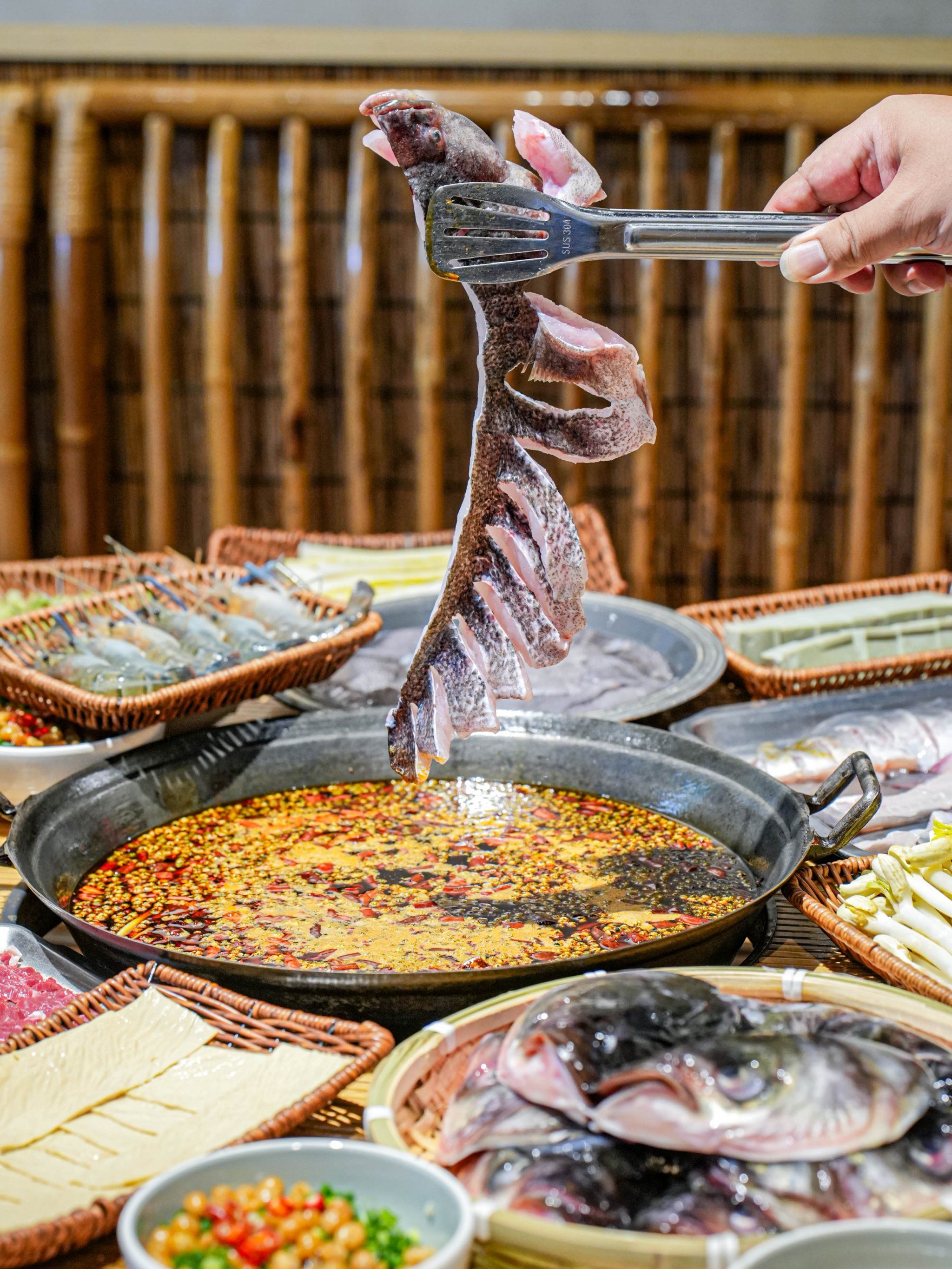 热辣重庆风味的鱼火锅谁不爱?