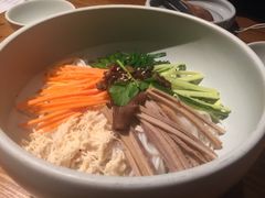 -云海肴·汽锅鸡·云南菜(天山百盛优客店)