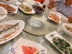 -鸿一饭店(隐秀路店)