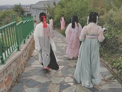 -翩若国风汉服体验馆
