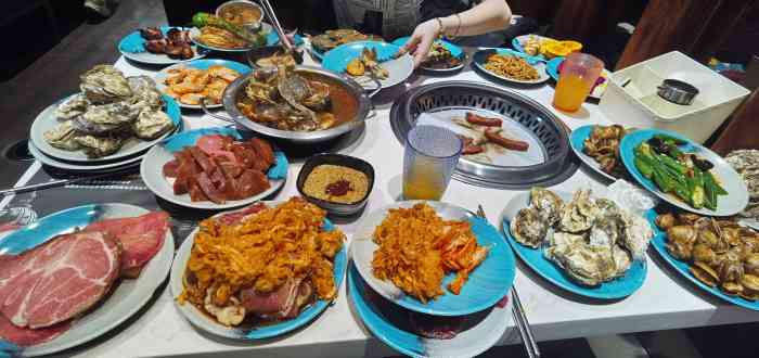 圣罗巴海鲜烤肉自助(西城红场店)-"91 牵着帅气小哥哥前来拔草,因为