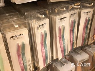 我的眉毛一直都是用它家眉刀修的，真的巨好用