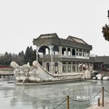 园内亭、台、楼、阁、廊、榭等不同形式的建筑风格