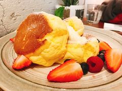莓果奶油芝士舒芙蕾松饼-UPPER KITCHEN(延安路店)