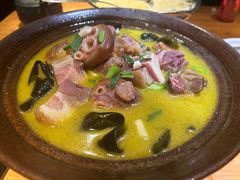-帅巴人舅母子腊蹄民俗村