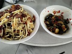 -帅巴人舅母子腊蹄民俗村