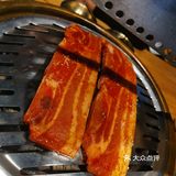 肉质鲜嫩,小姐姐一直帮忙烤