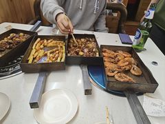 -老东镇啤酒屋海鲜加工·蒸汽海鲜·海鲜烧烤(台东店)