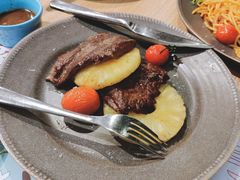 巨无霸牛扒拼菠萝-一笼小幸运