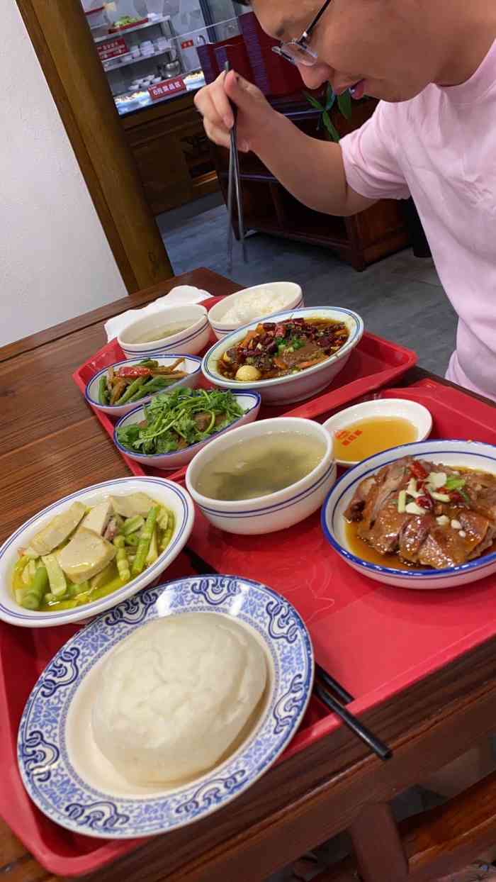 顺旺基(七格店)-"位于小区转盘处,外观装修都还不错.菜品干.