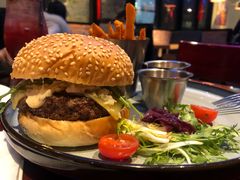 四重芝士牛肉汉堡配番薯条-bluefrog蓝蛙(水游城店)