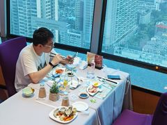 -亚洲国际大酒店·云顶阁旋转自助餐厅