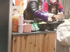 -爆炸头阿姨小四川正宗川味小吃(无任何分店)