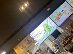 -麦当劳(上海虹桥站30B检票口楼上)