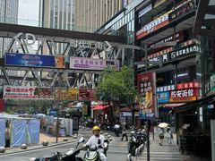 -蜜蜂小象·榴莲千层蛋糕(时代汇11栋店)