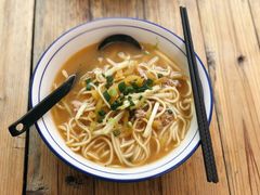 榨菜肉丝面-小河无名面馆