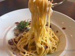 -Chom Cafe and Restaurant