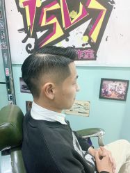 -15C7 男士理发馆 烫染专业店