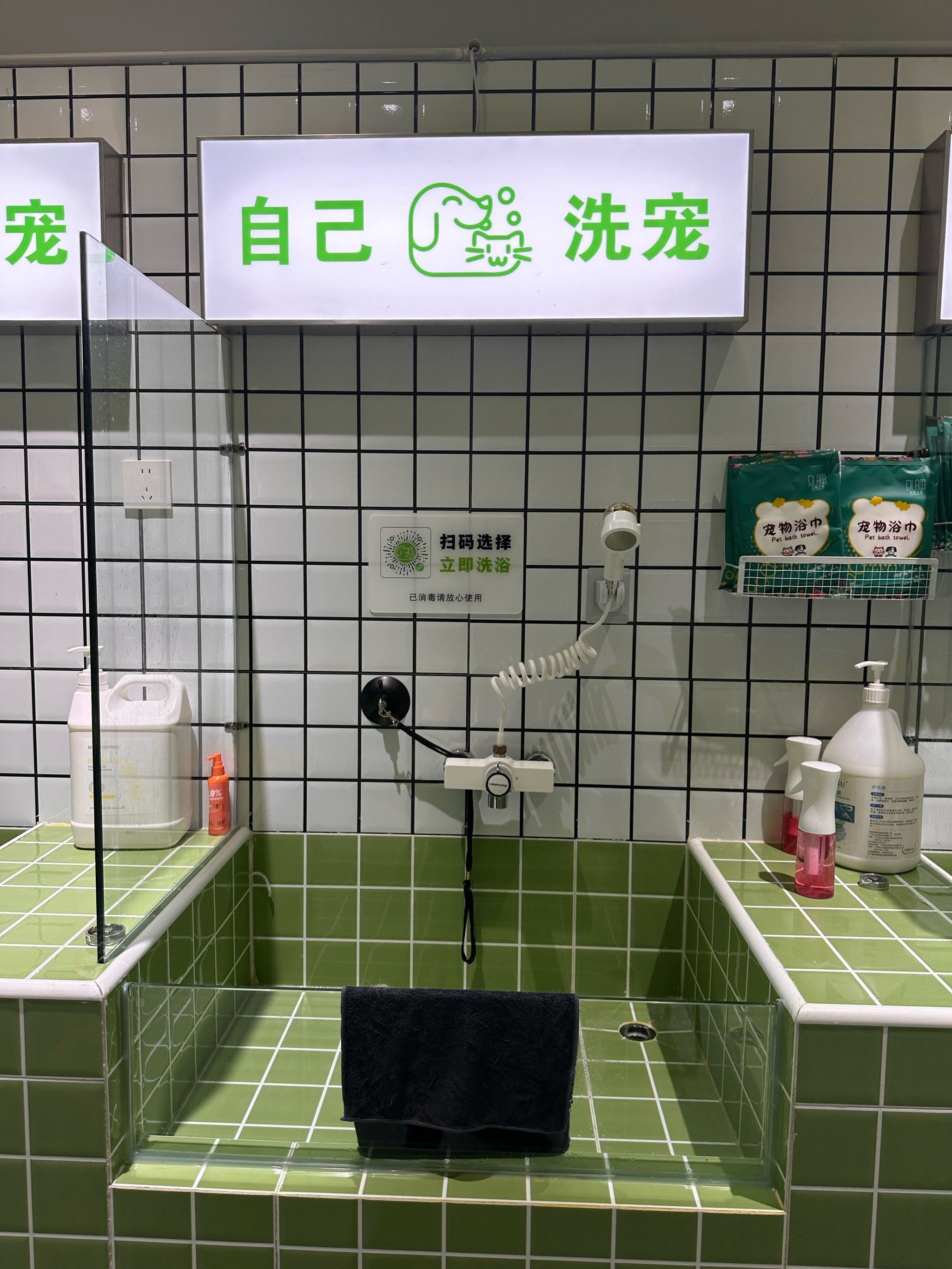 n
店面位置挺好找的,首家自助洗宠 人工洗护美容 宠物用品 活体