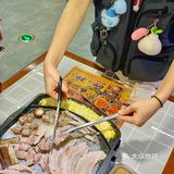 千万别来这家烤肉店 我怕吃完走不动了