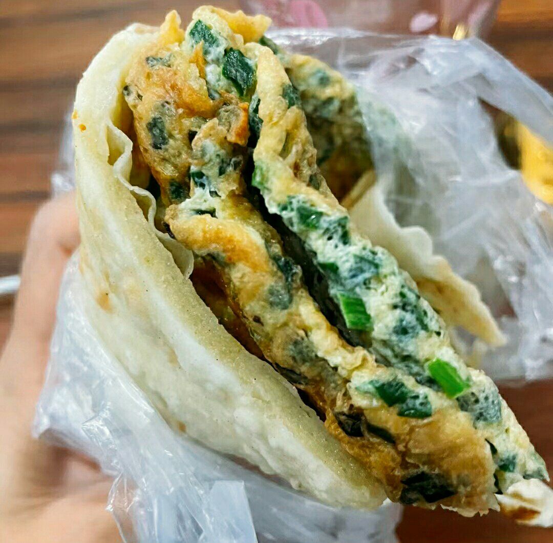 大饼炒鸡蛋!太香了!太好吃了!