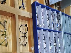 -豪门视光·星趣控·蔡司依视路眼镜代理商(中央大街店)