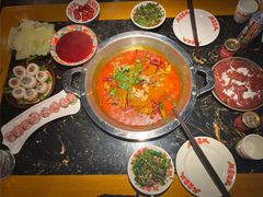 -憨孃孃·重庆老火锅(红山黑金店)