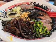 博多黑芝麻炸蒜豚骨拉面-博多豚屋拉面