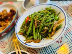 扁豆丝炒肥肠-七寻八找·胡同菜