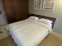 -卡罗酒店(东门晒布地铁站店)