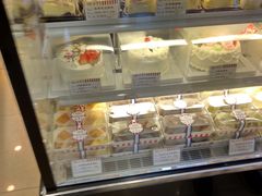 面包甜点陈列柜-红宝石·鲜奶小方·海派西点房(浦三店)