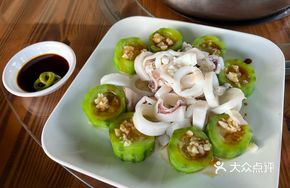 Steamed Loofah with Squid