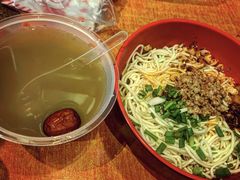 -爆炸头阿姨小四川正宗川味小吃(无任何分店)
