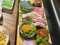 -明洞阿姨·韩式酱蟹烤肉·创意料理(三元桥店)