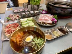 -围炉肉舍•炭烤活鳗•丹东海鲜烤肉(步行街店)