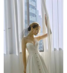 -Lady  Jane高端婚纱礼服馆