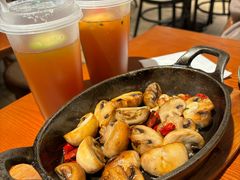 橄榄油香草煎蘑菇-CRAZYONES西班牙海鲜饭(上海美罗城店)