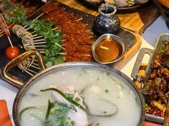 -何师烧烤Pro ·江湖川菜·小龙虾·精酿啤酒(太古里旗舰店)