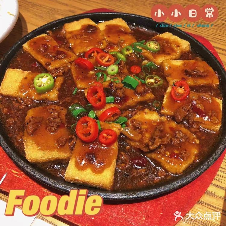 俩人团了个99双人餐，东西挺多性价比高。上下两层