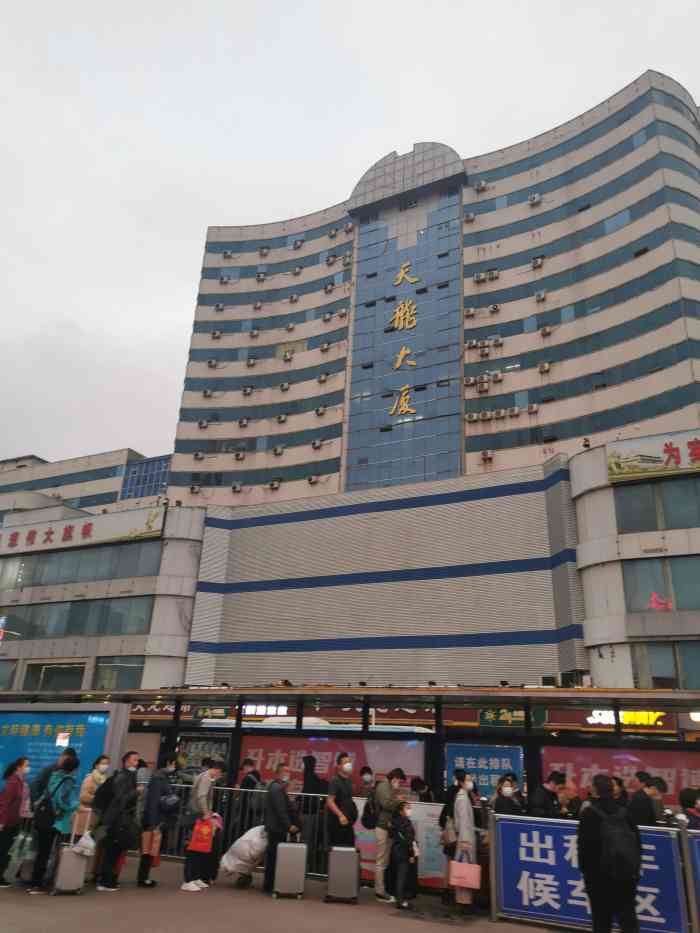 济南火车站-"有很多快餐可以选,都是连锁品牌,比较放心.