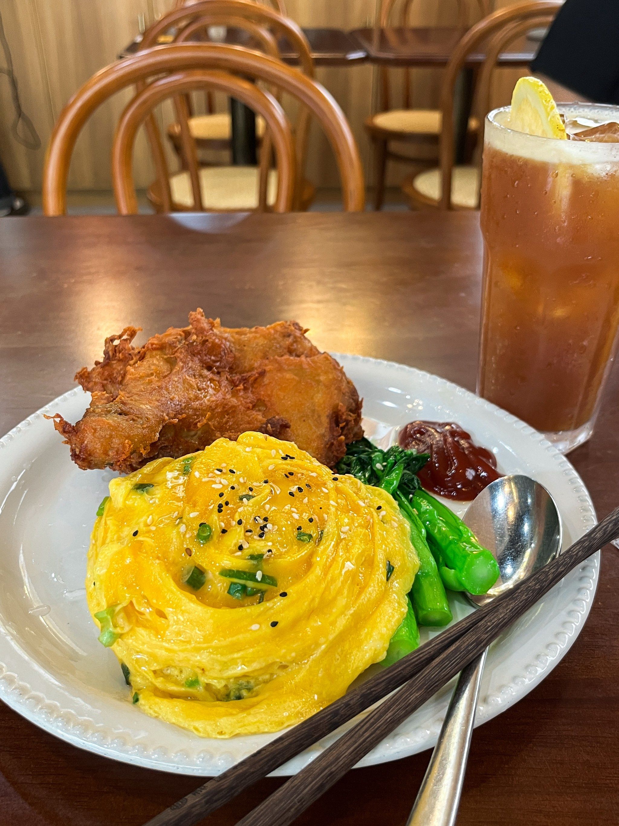 国贸一家新开的茶餐厅,在阳光城后面,很容易就能找到.